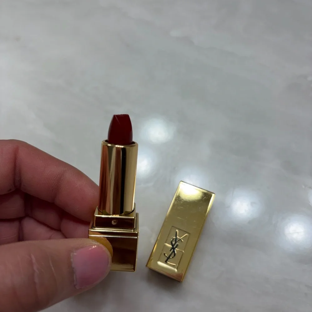 Yves Saint Laurent Luxurious Lipstick